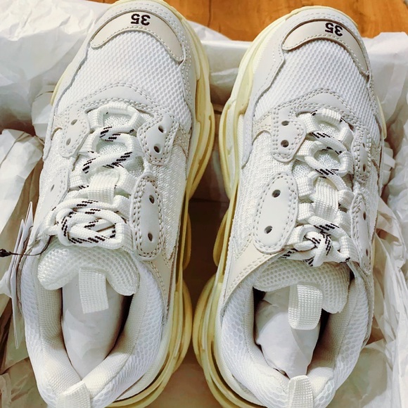 BNWT 100% Authentic Balenciaga Triple S Sneakers - Picture 3 of 4